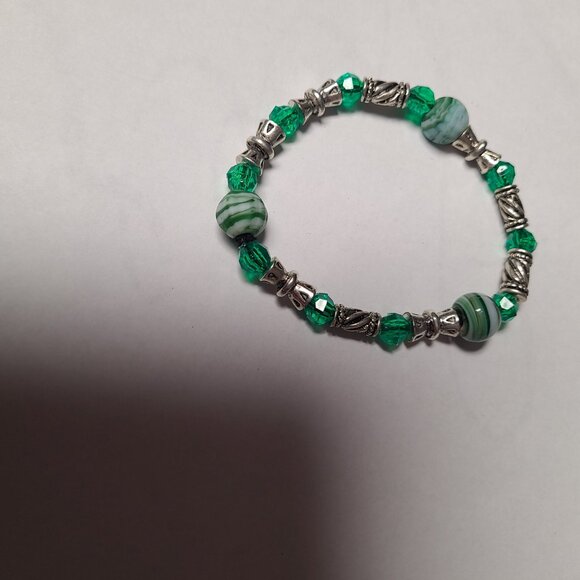 Handmade  Green  Bracelets - Picture 2 of 4